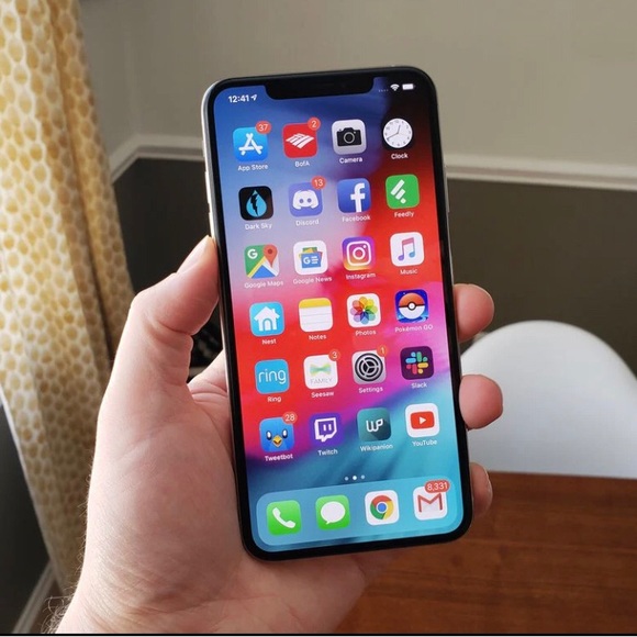 COPY - The custom OLED displays on iPhone XS Max deliver the most accurate colo…